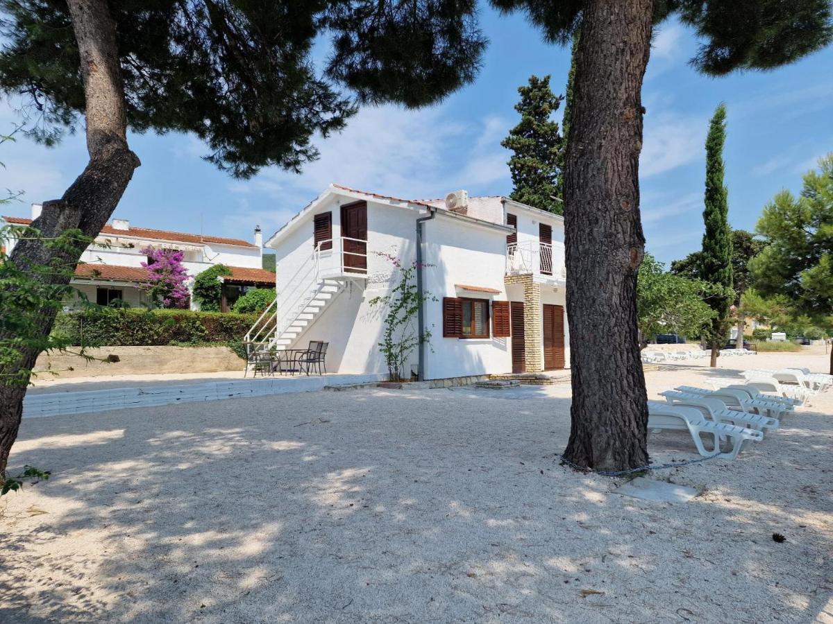 5 Meters From The Sea With Private Beach - 70M2 Colibri Sunset Apartments Свети Петър Екстериор снимка