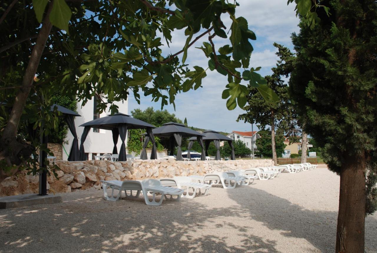 5 Meters From The Sea With Private Beach - 70M2 Colibri Sunset Apartments Свети Петър Екстериор снимка