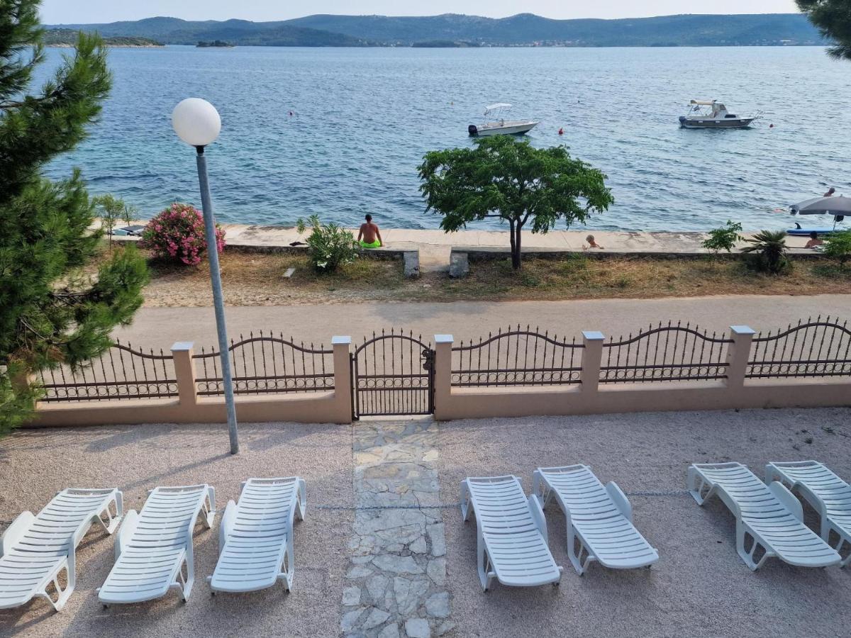 5 Meters From The Sea With Private Beach - 70M2 Colibri Sunset Apartments Свети Петър Екстериор снимка