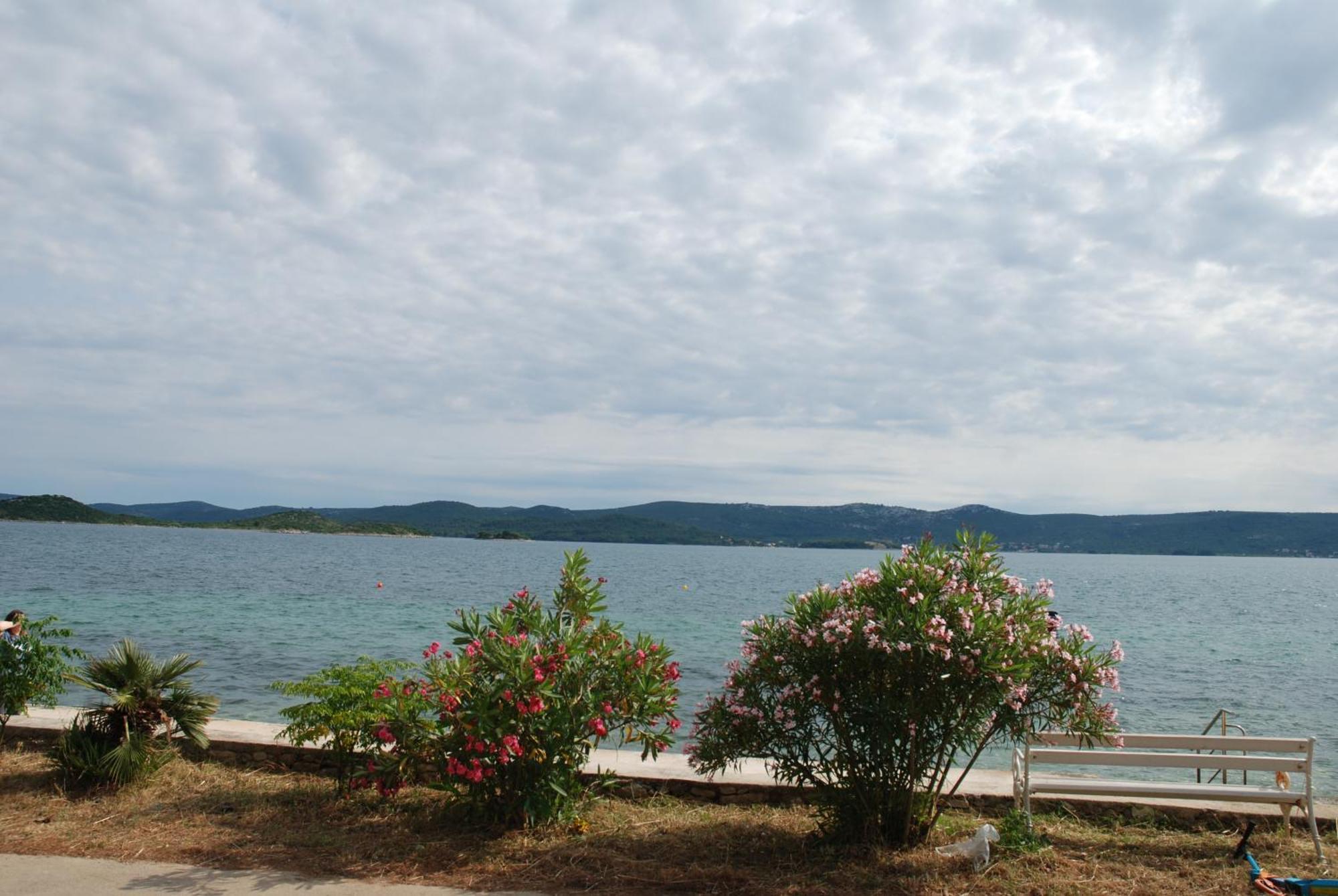 5 Meters From The Sea With Private Beach - 70M2 Colibri Sunset Apartments Свети Петър Екстериор снимка